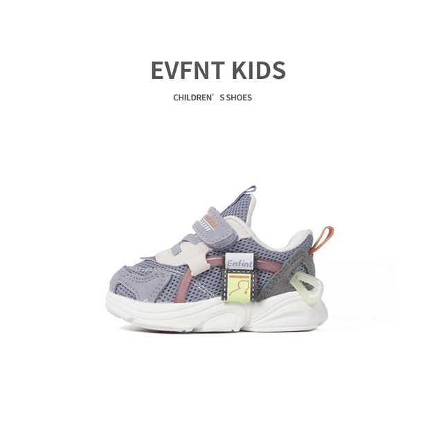 обувь для девочки из мягких и дышащих материалов.